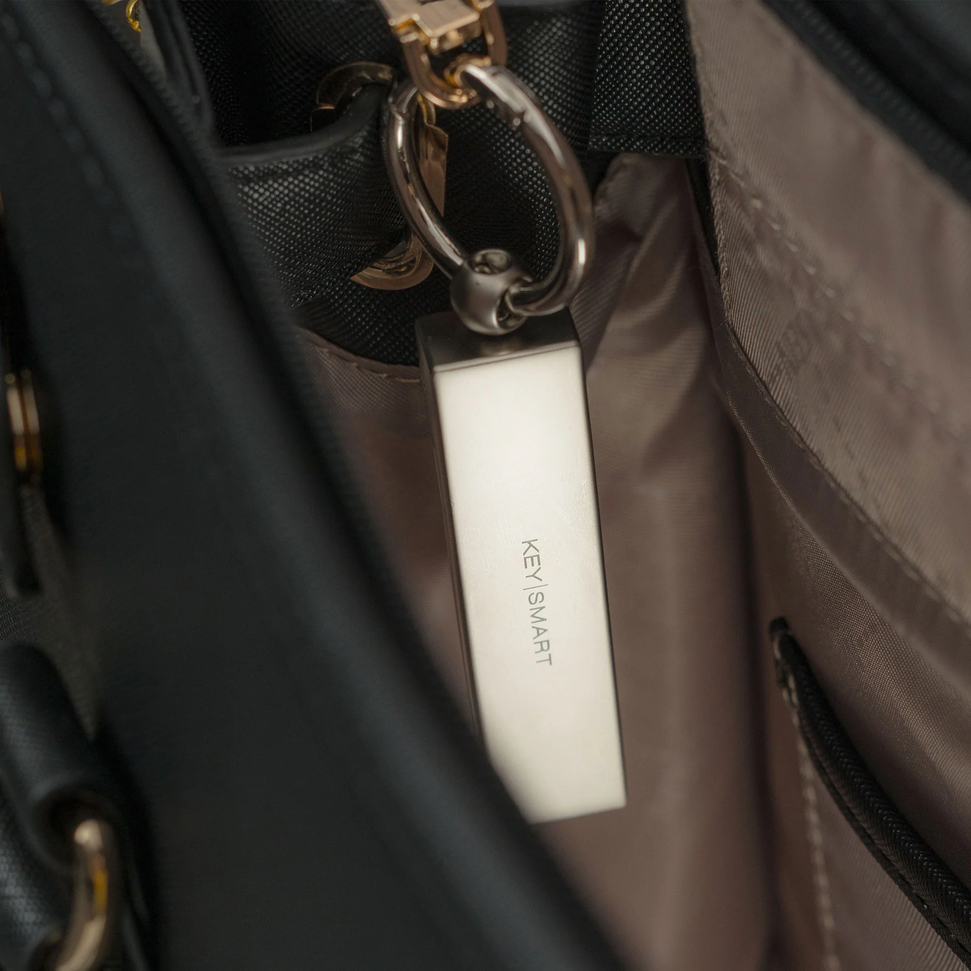 BagHang+|Keychain Bag Hook | Phone stand | nano-suction Technology - Image 11