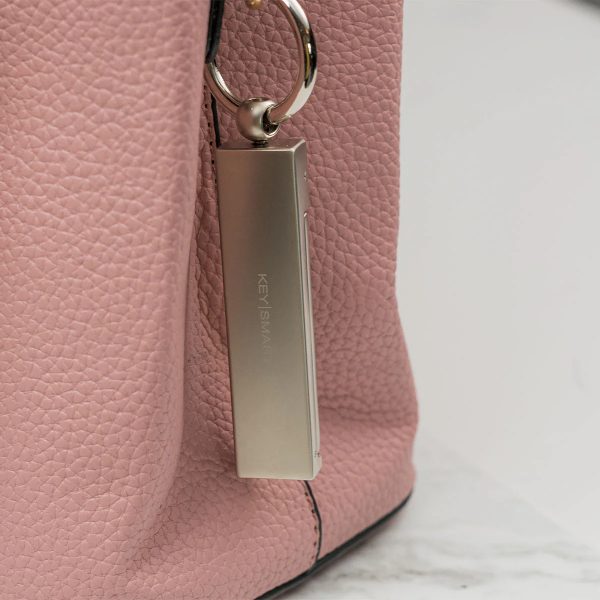 BagHang+|Keychain Bag Hook | Phone stand | nano-suction Technology - Image 6